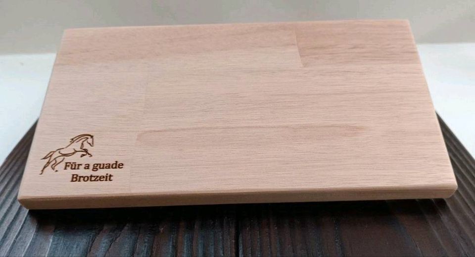 Brotzeitbrett personalisiertes Geschenk Vesperbrett Holz in Mitterfels