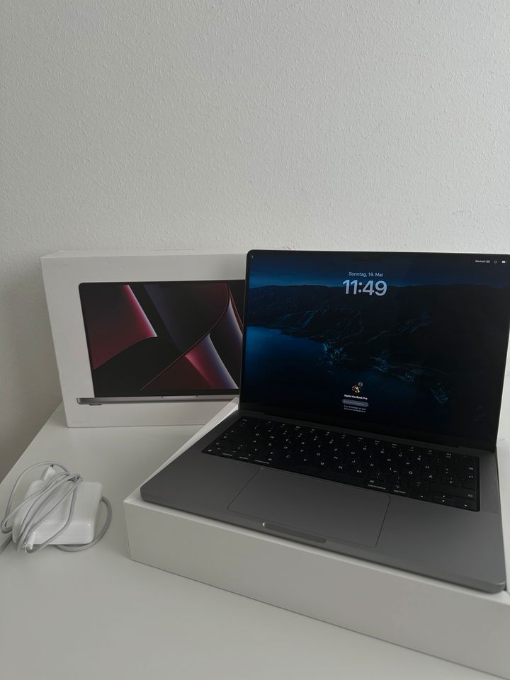Macbook pro m2 14zoll mit 1 TB speicher. 16GB Ram in Kassel