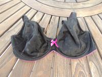 BH Hunkemöller schwarz mit pink Gr. 80 E Bayern - Deggendorf Vorschau
