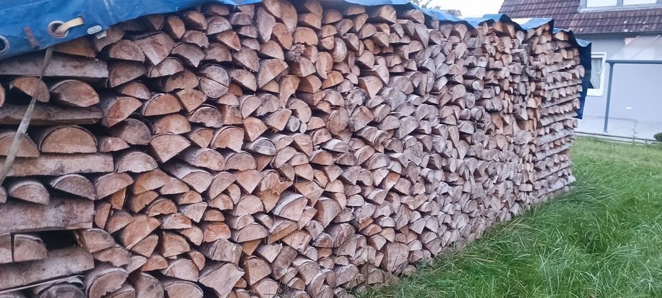 Ofenfertiges Brennholz in Dinkelscherben