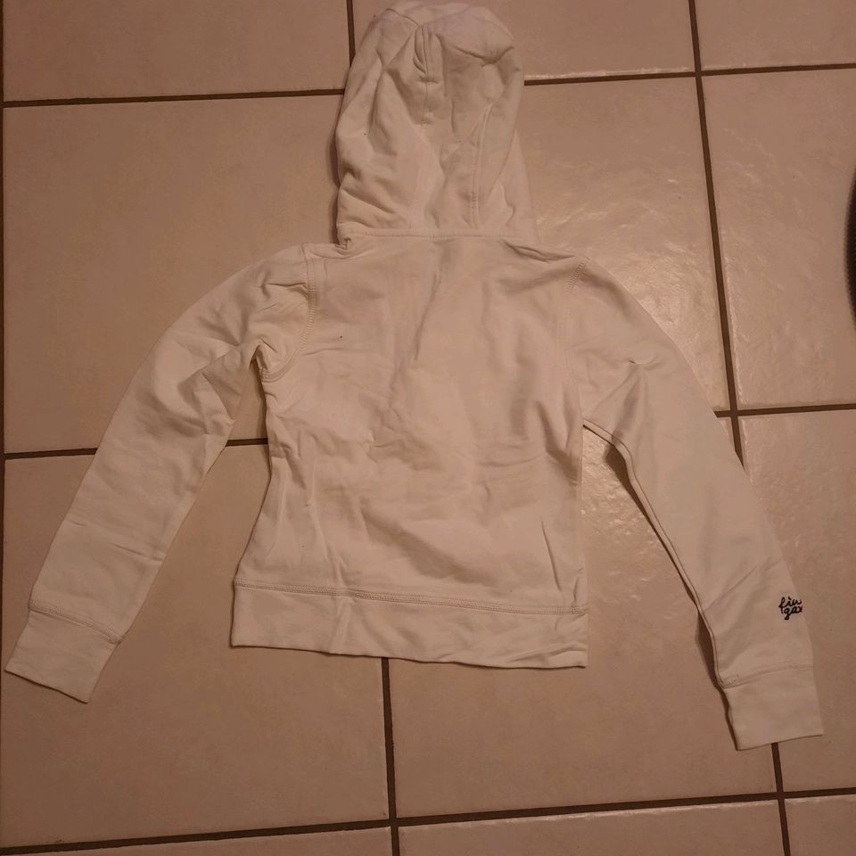 weiße Hoodies /Kapuzenpulli /Jacke Gr. 140 (Benetton, S.Oliver) in Göttingen