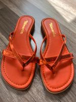 Tamaris Riemchen Sandalen neu 37 Pailetten orange Latschen Niedersachsen - Wardenburg Vorschau