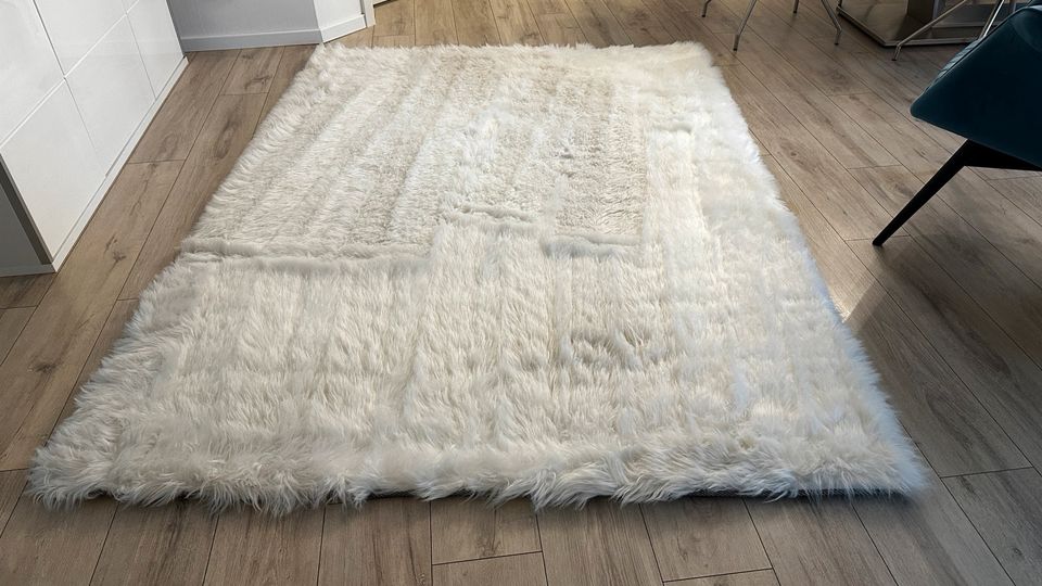 Wunderschöner weißer Teppich in Pegau