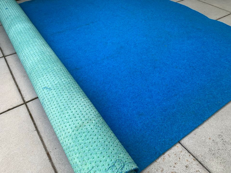 Kunstrasen-Teppich blau in Sankt Augustin