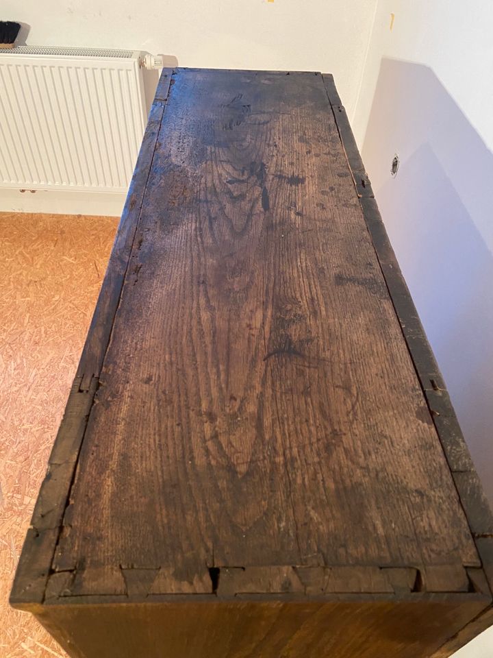 Schrank Vorratsschrank antik 19. Jh Eiche Holznägel in Neetze