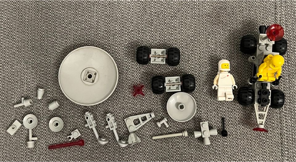 Lego Astronaut Ende der 80er mit Raumfahrzeug & Einzelteilen in Maintal