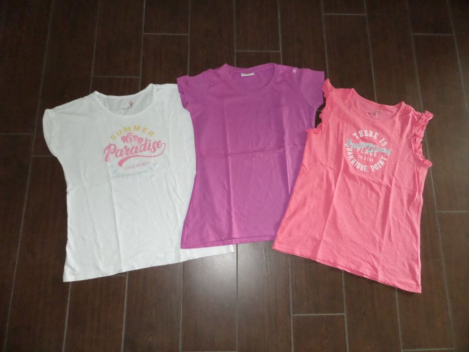 Paket *T-Shirts, Kleid, Weste Jumpsuit, LA-Shirts* Gr. 146 / 152 in Bremervörde