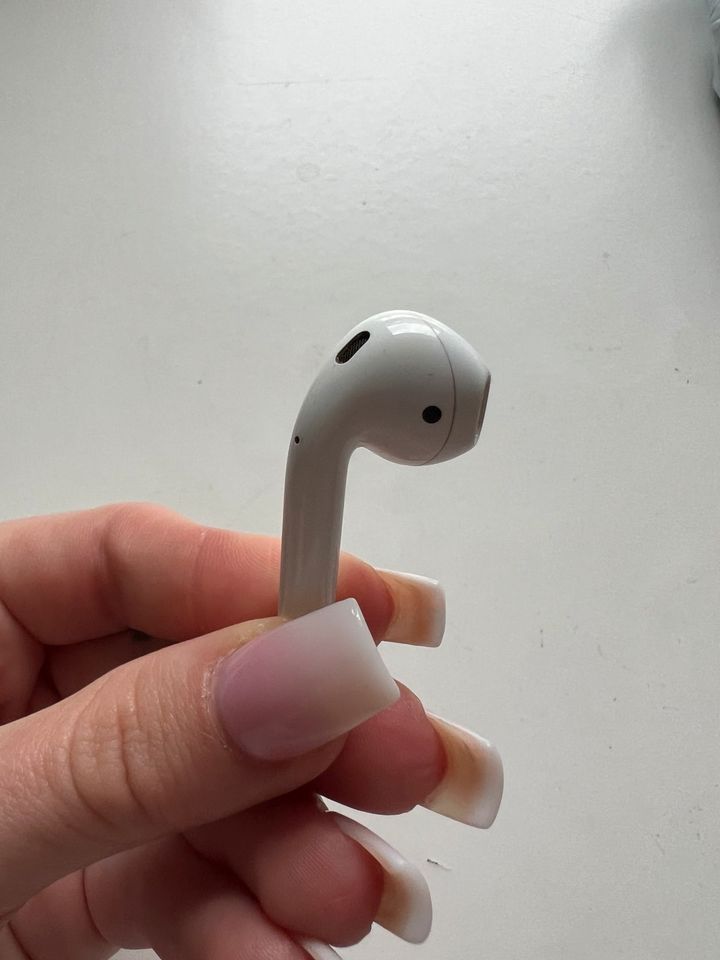 Apple air pod in Weissach