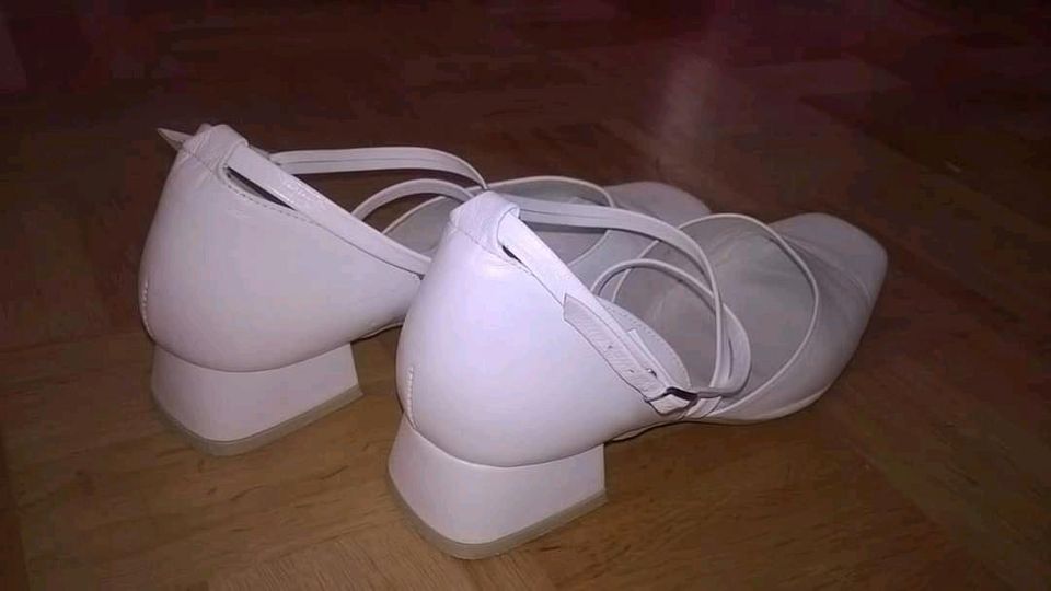 Verkaufe neuwertige Damen Brautschuhe von White Lady Größe 39 in Röslau