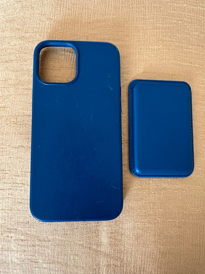 iPhone 12 Pro Max Original Apple Lederhülle mit Kartencase in Mannheim