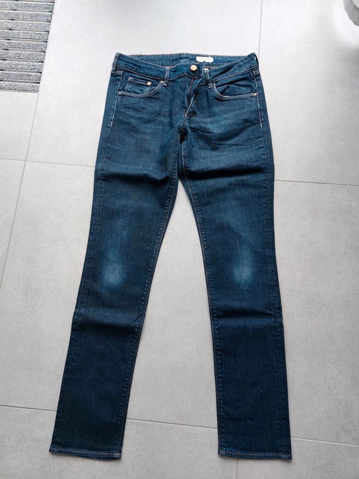 Jeans von H&M, Gr. M/ 30, dunkelblau in Herdorf