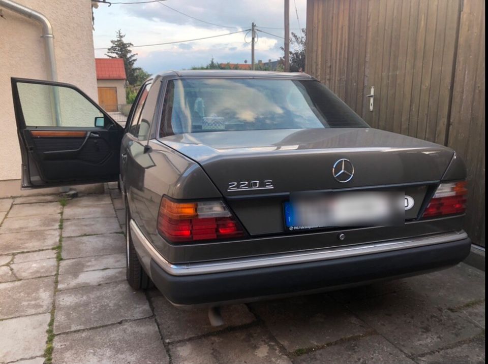 *** Mercedes-Benz 220E - w124 *** in Gotha