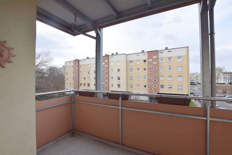 Sonnige 3-Zimmer-Wohnung mit Balkon und Einbauküche in ruhiger, stadtnaher Lage von Lebenstedt. in Salzgitter