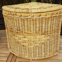 Eck- Truhe aus Rattan geflochten 45x45x45 cm Höhe 60 cm Bayern - Oberschweinbach Vorschau