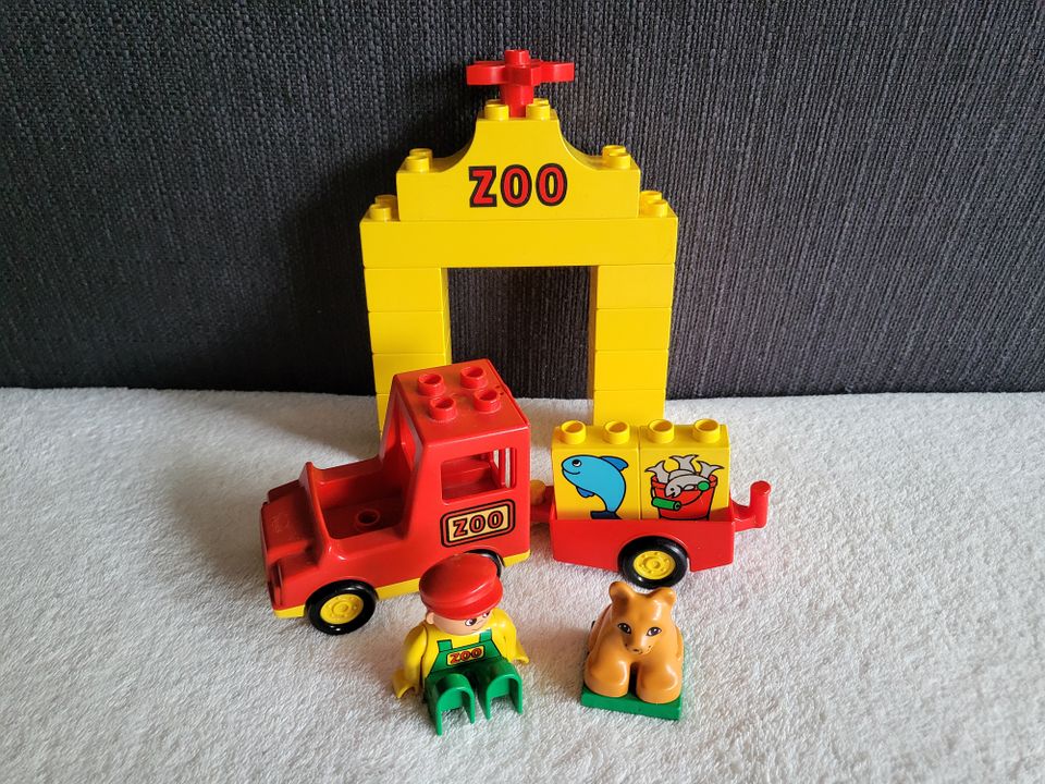 Lego Duplo Zoo - Eingang mit Fahrzeug, Figur, Löwenbaby in Kempten