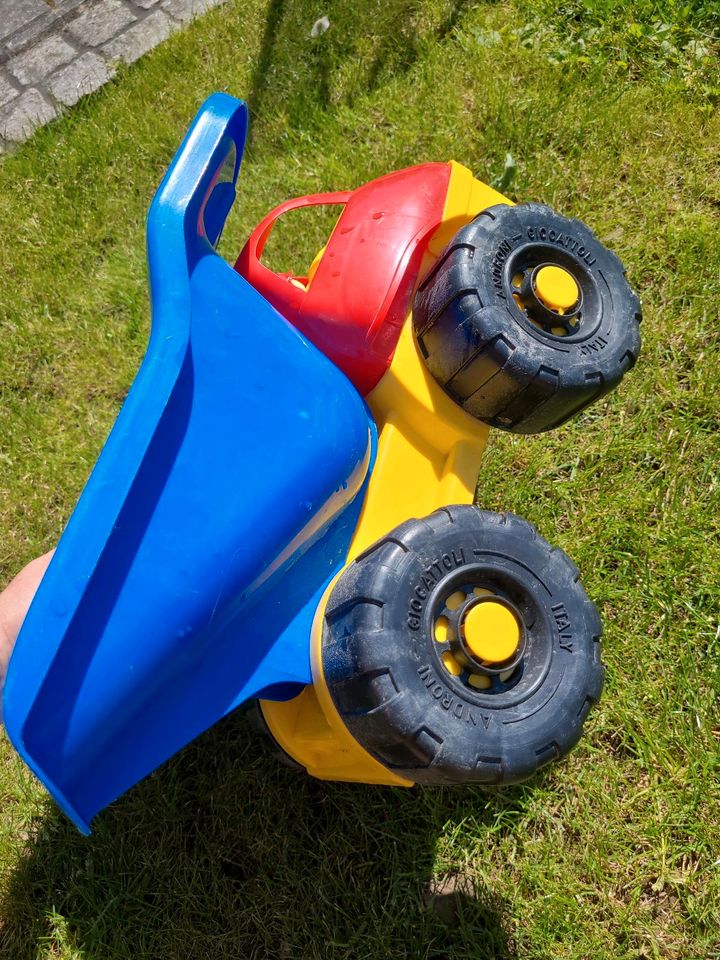 Lastwagen Garten Kleinkind Sandkasten Spielzeug draußen in Appenweier