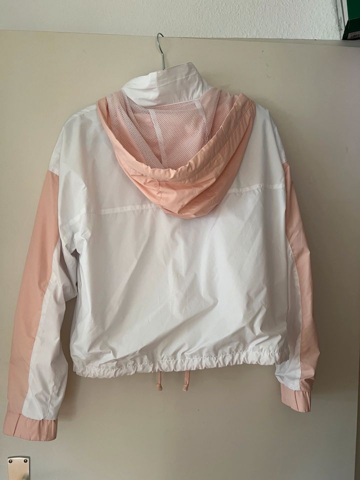 HOLLISTER Sportjacke in Peach/weiß Gr. M in Aichtal