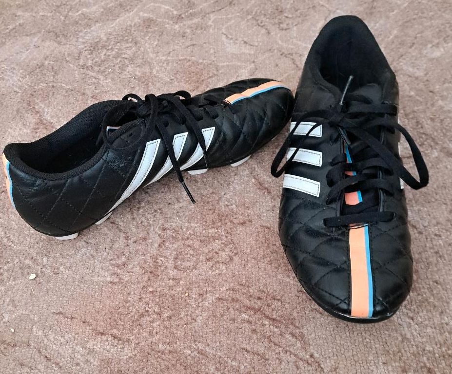 Adidas Fußballschuhe in Limbach-Oberfrohna