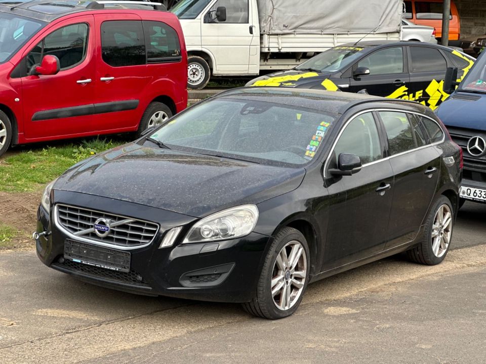 Volvo V60 Kombi Momentum BI.Xenon Navi in Westerburg