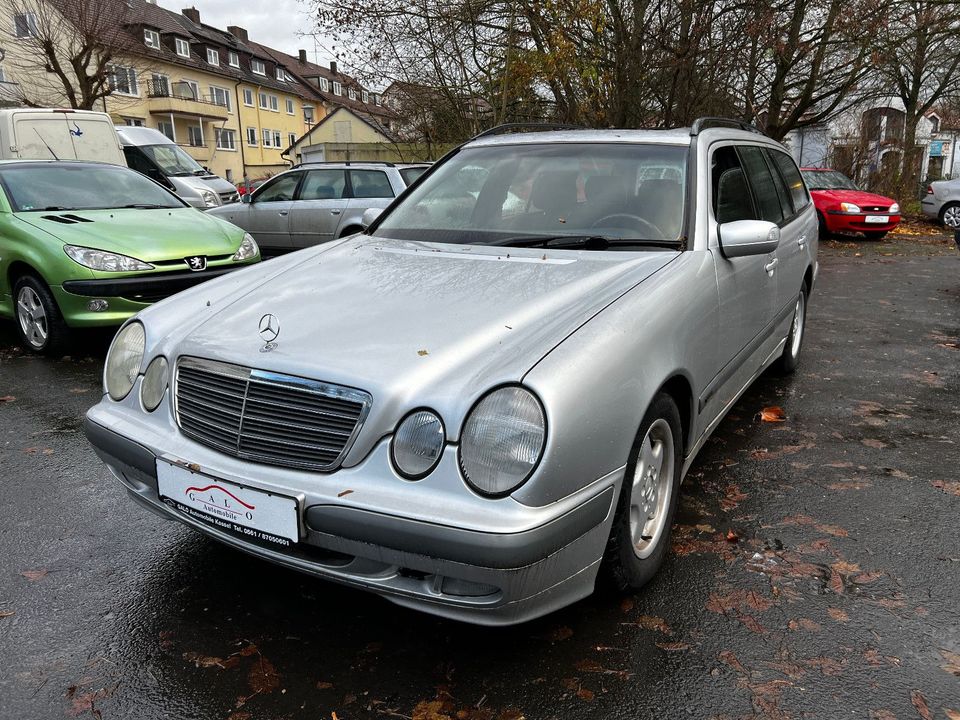 Mercedes-Benz E 200 2,0l Automatik+Kombi+1.Hand+AHK in Kassel