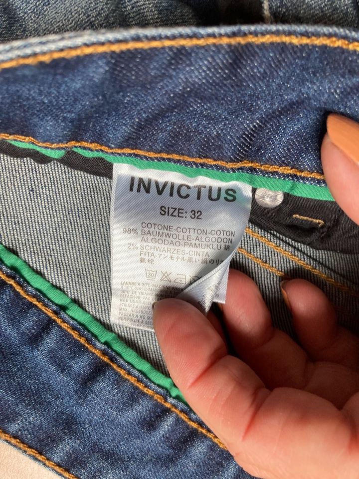 Invictus Jeans Gr. 32 in Eckersdorf