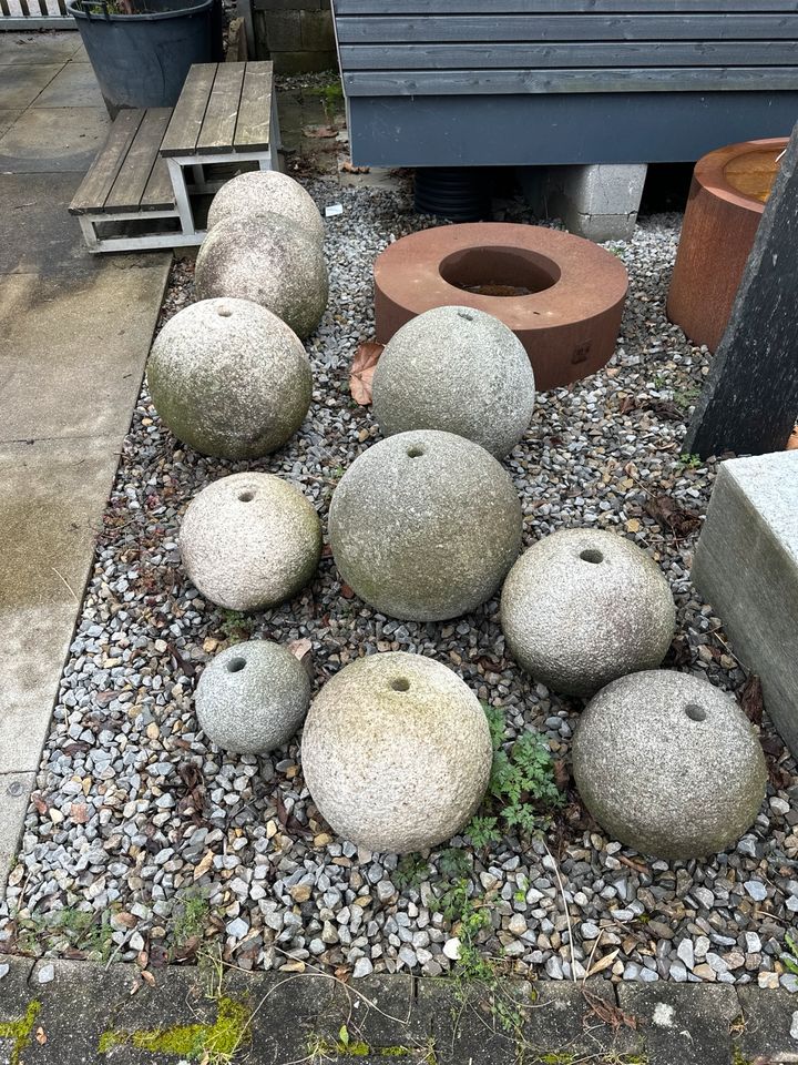 Steinkugeln mit Loch als Wasserspiel möglich versch. Größen in Waiblingen