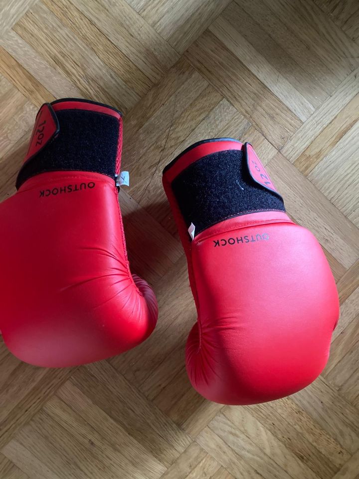Boxsack mit Handschuhe in Schwieberdingen