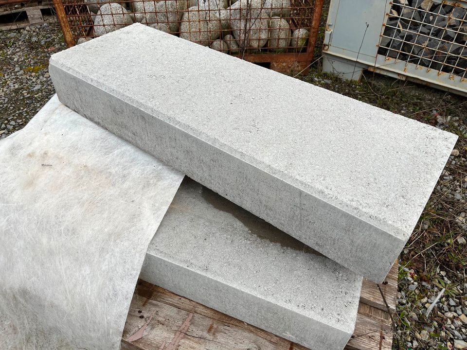 Beton-Blockstufe 100/35/15cm steingrau in Burglauer
