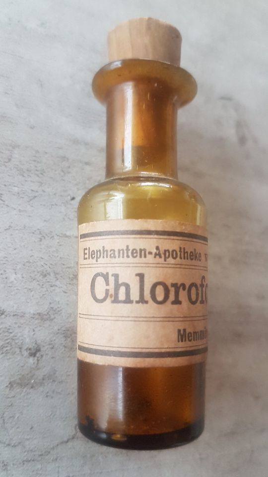 Konvolut / 4St. alter Medizinflaschen, u.a. Choleratropfen in Kißlegg