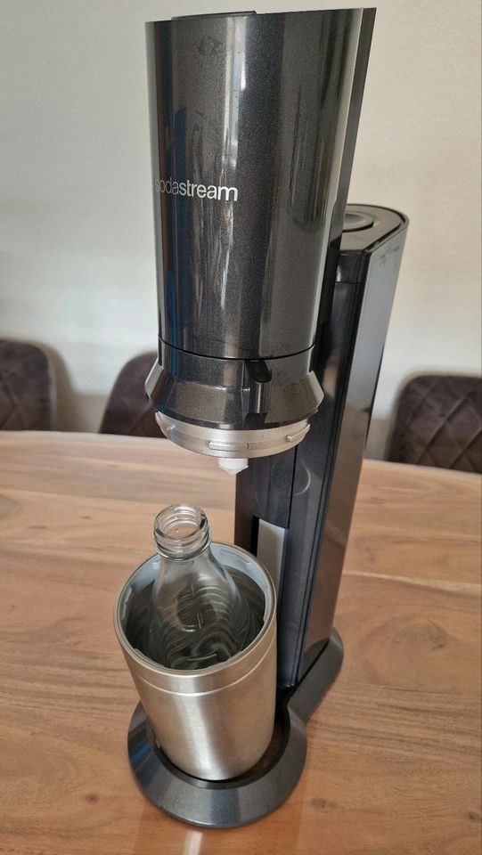 SodaStream crystal 2.0 Black/Titanium inkl. 3x Glaskaraffen in Reutlingen