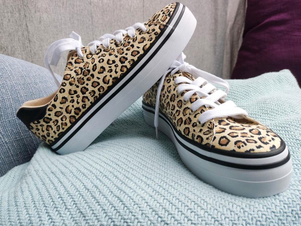 Sneaker mit Leoprint, Graceland in Sailauf