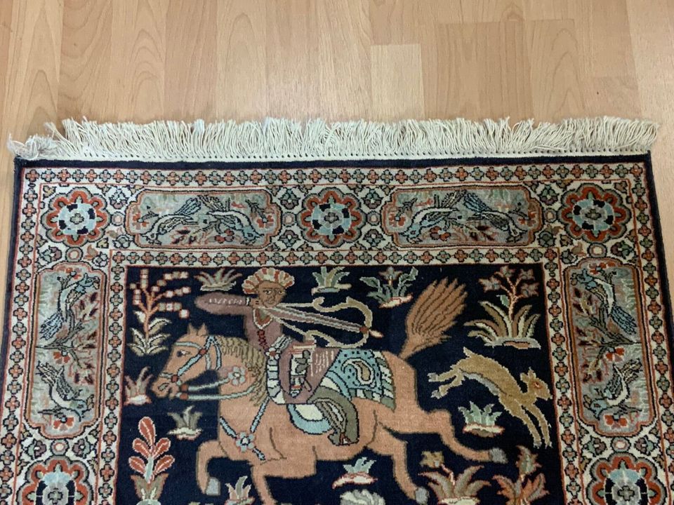 TEPPICH SEIDE / BAUMWOLLE FIGÜRLICH ORIENTALISCHE REITER 130x77cm SEIDENTEPPICH - Versand kostenlos - Wir sind für Sie da lokal in 86830 Schwabmünchen oder online ARTHOME24 in Schwabmünchen