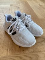 Adidas Ortholite Sneaker Hallenschuhe Weiß Grau 31,5 wie neu Hessen - Willingen (Upland) Vorschau