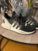 Adidas NMD R1 V2 – Gr. 39 – Sneaker in weiß/schwarz Bayern - Ingolstadt Vorschau