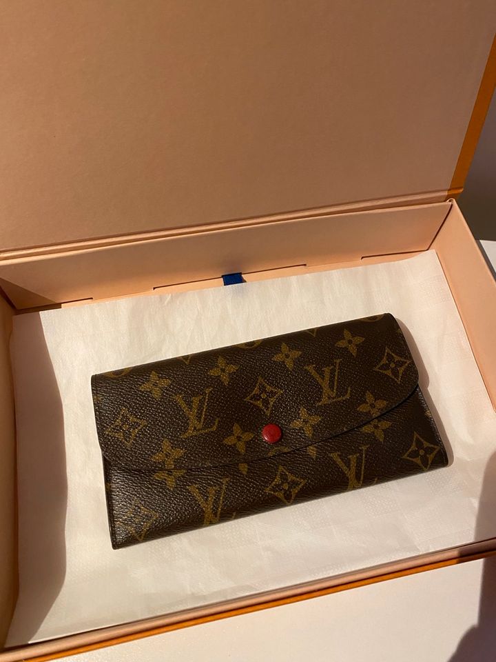 Original Louis Vuitton Emilie Geldbörse in Gauting