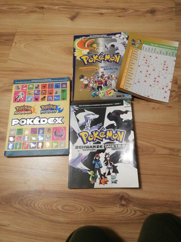 Pokemon Lösungsbuch Pokédex schwarz weiß Sonne Mond silver gold in Gemünden a. Main