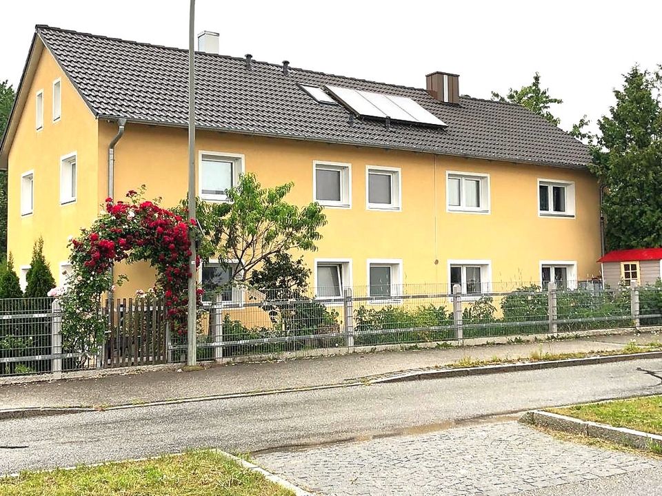 Zweifamilienhaus mit ELW, EBK, Keller, Einzelgarage, Carport und Garten - 84166 Adlkofen in Adlkofen