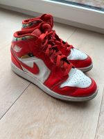 Nike Jordan 1 mid SE Barcelona sweater rot-weiß 38,5 Wandsbek - Hamburg Hummelsbüttel  Vorschau