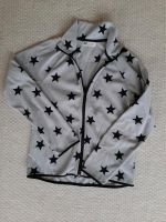 Kinder Fleesjacke Gr.146-152, H&M, grau mit schwarzen Sternen Frankfurt am Main - Sachsenhausen Vorschau