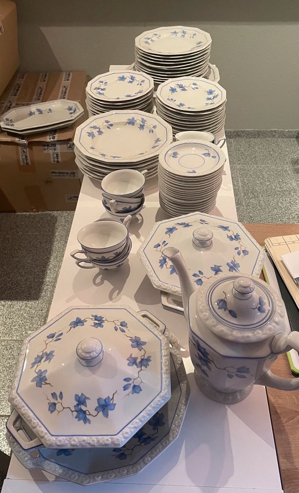 Rosenthal Geschirr Set weiß mit blauem Blumenmuster in München