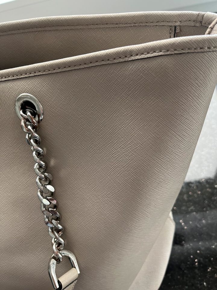 Michael Kors Handtasche /Shopper mit Portemonnaie grau in Hamm