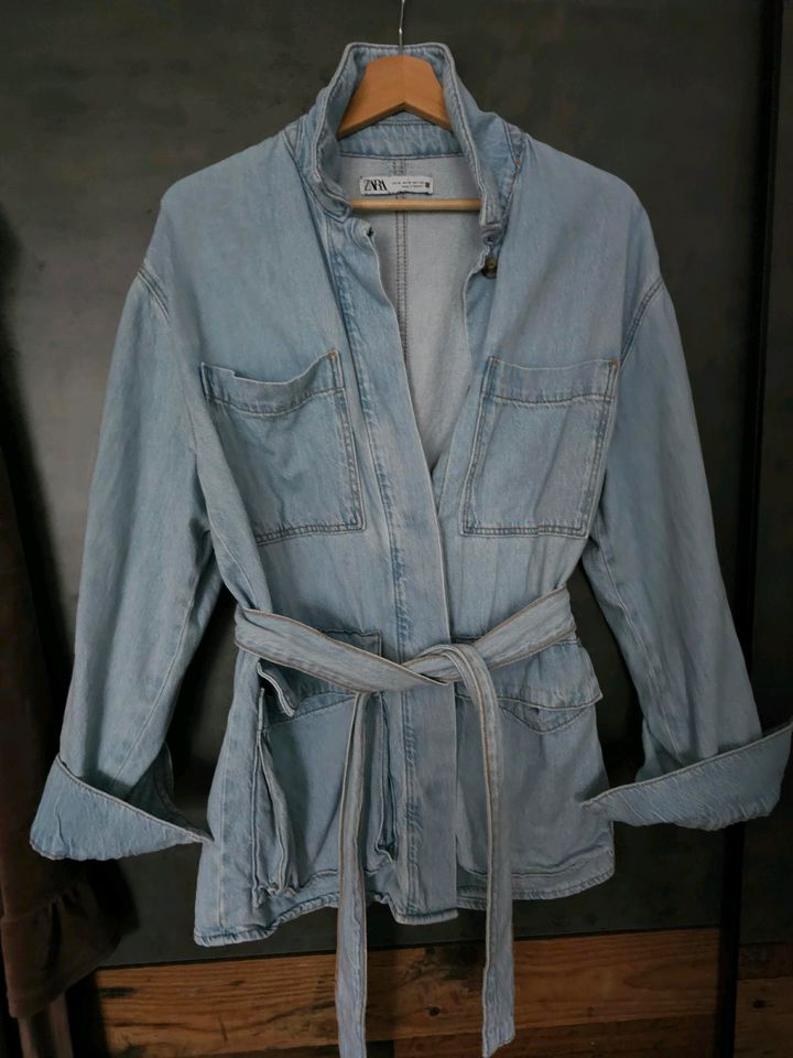 Zara Denim Jacke Overshirt Gürtel Gr.M in Ichtershausen