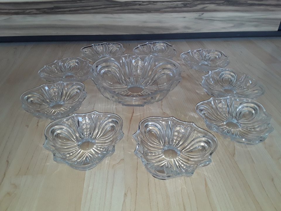 Alte Glasschale, Puddingschale mit 9 Schälchen, 50er/60er Jahre in Coppengrave