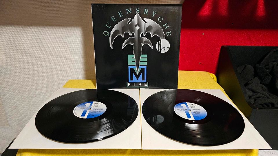 Doppel LP '1990' QUENSRYCHE EMPIRE +B: in Pinneberg