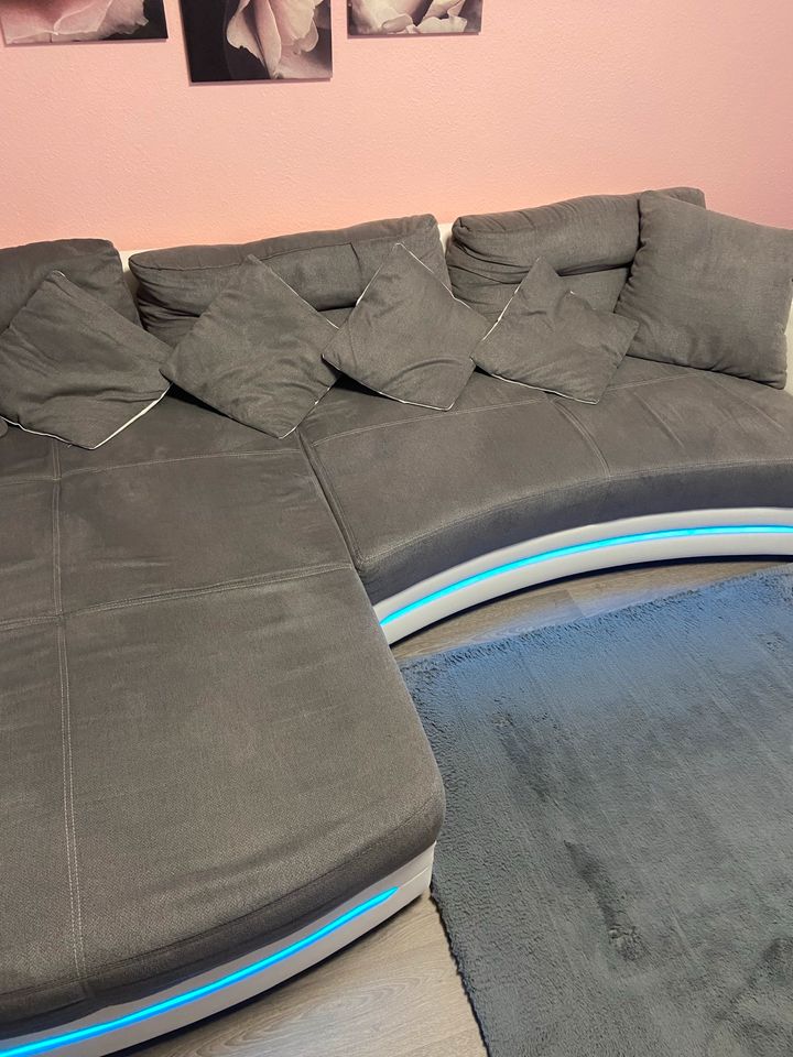 Sofa / Couch/ Polsterecke / Ecksofa mit Licht und Musikboxen in Zerbst (Anhalt)