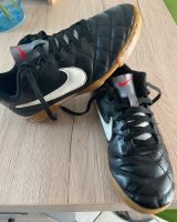 Nike Sport/Hallen Schuhe Größe 36 Bayern - Hof (Saale) Vorschau