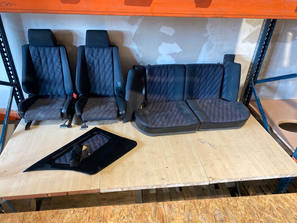 Bmw e30 Touring Edition Lila Innenausstattung mit Türpappen in Grevenbroich
