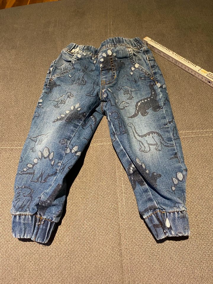 Hosen, Jeans, Jogginghose, Shorts 98 in Gerolzhofen