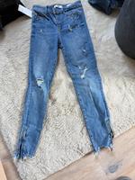 Guess Jeans Gr.28 mit Nieten Skinny Nordrhein-Westfalen - Neuss Vorschau