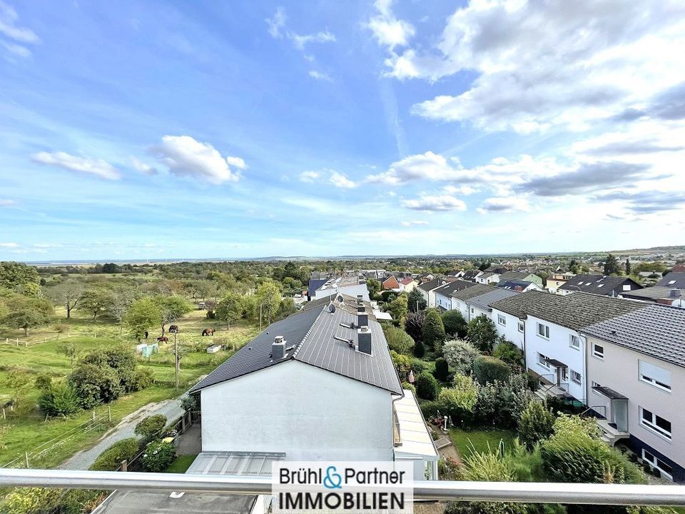 Unverbauter Fernblick - saniert mit Balkon und Garage in Rosbach (v d Höhe)